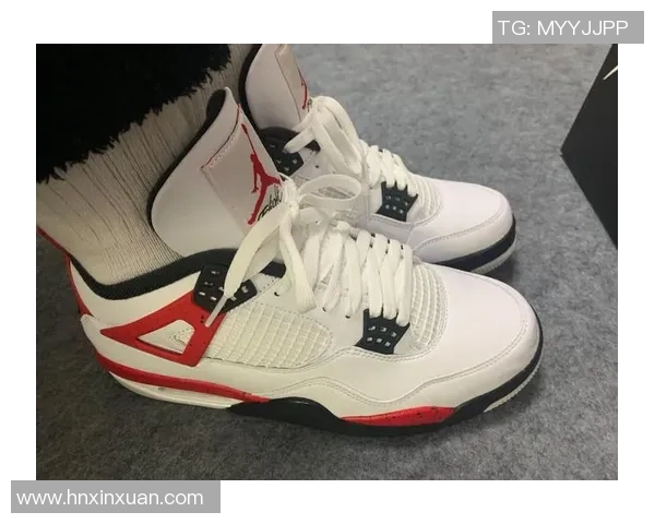 aj4联名足球明星引领潮流新风尚探索运动与时尚的完美结合 aj4联名足球明星引领潮流新风尚探索运动与时尚的完美结合